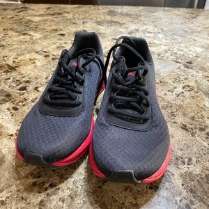 Puma black/pink runners